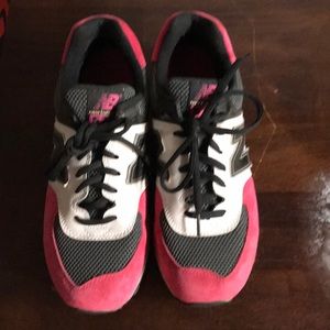 New balance tennis shoes. Men’s size 9